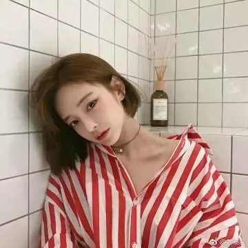 深深腥红